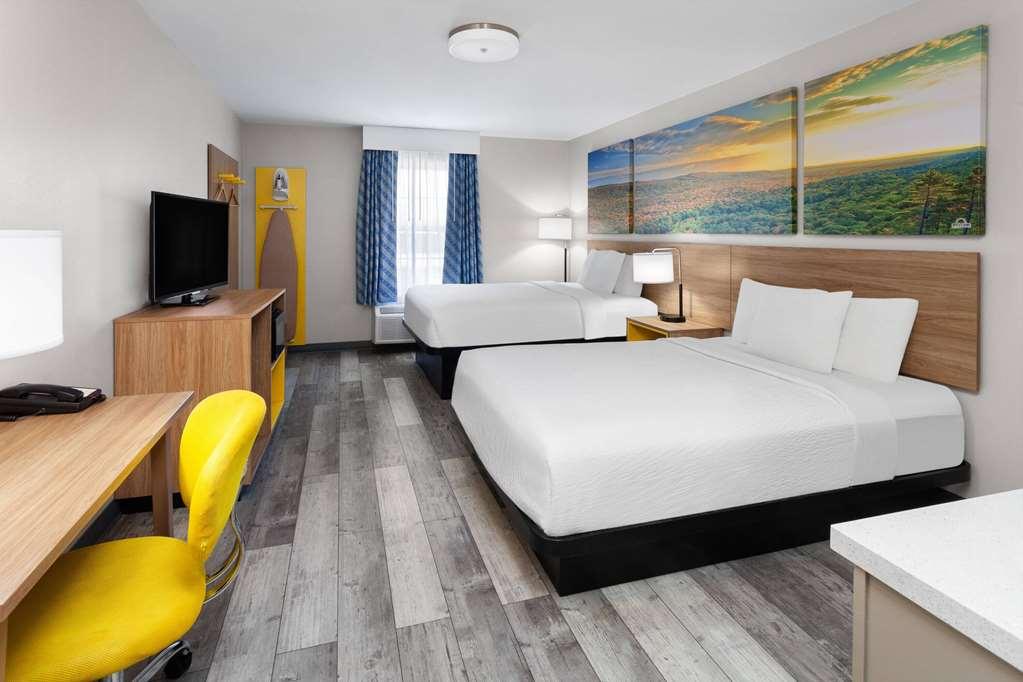 Days Inn & Suites By Wyndham Sellersburg Quarto foto